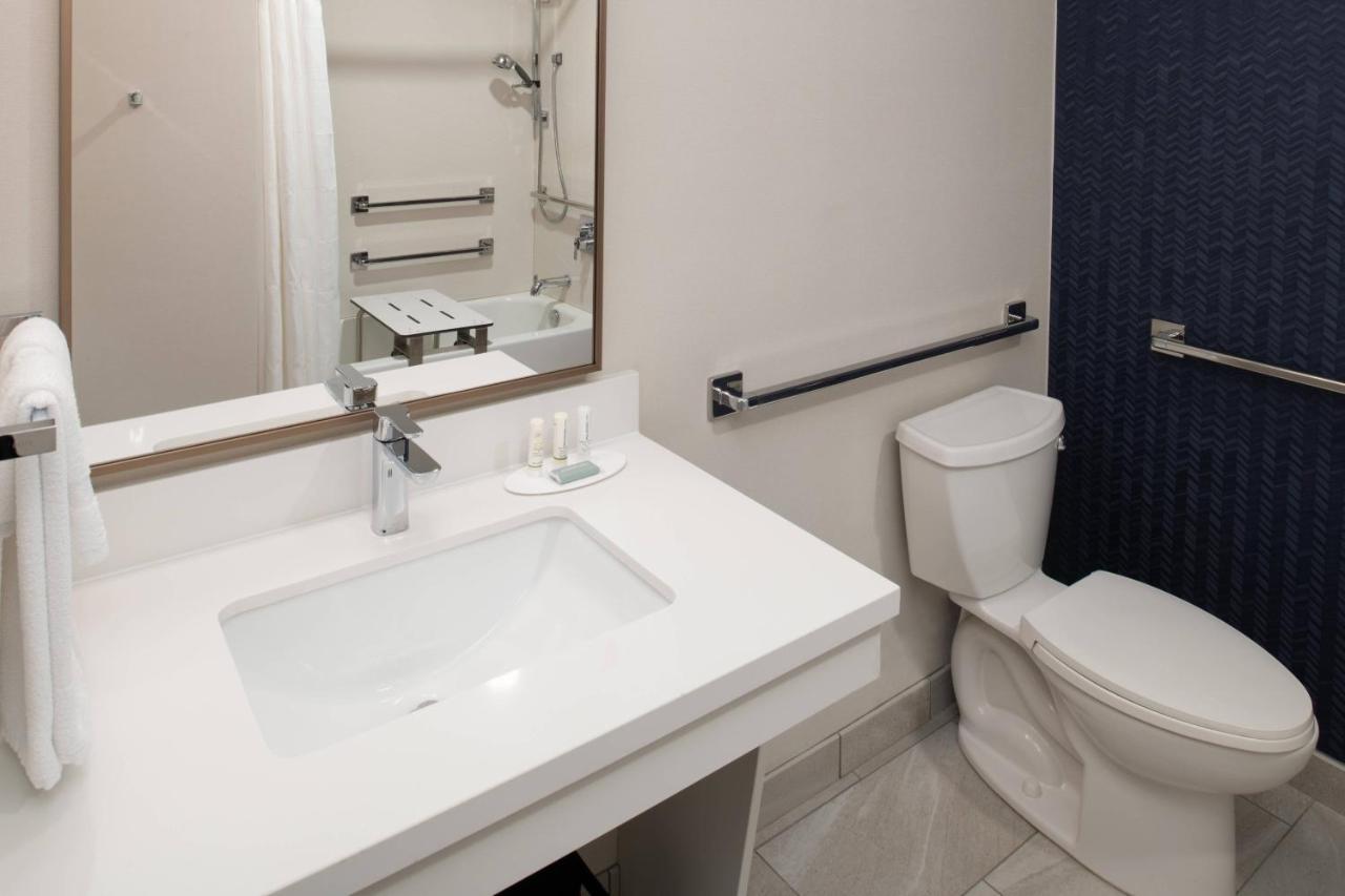 Hotel Fairfield Downtown 3*